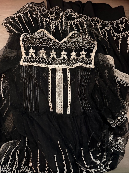 Zara Dresses & Skirts - Black and White Embroidered Dress